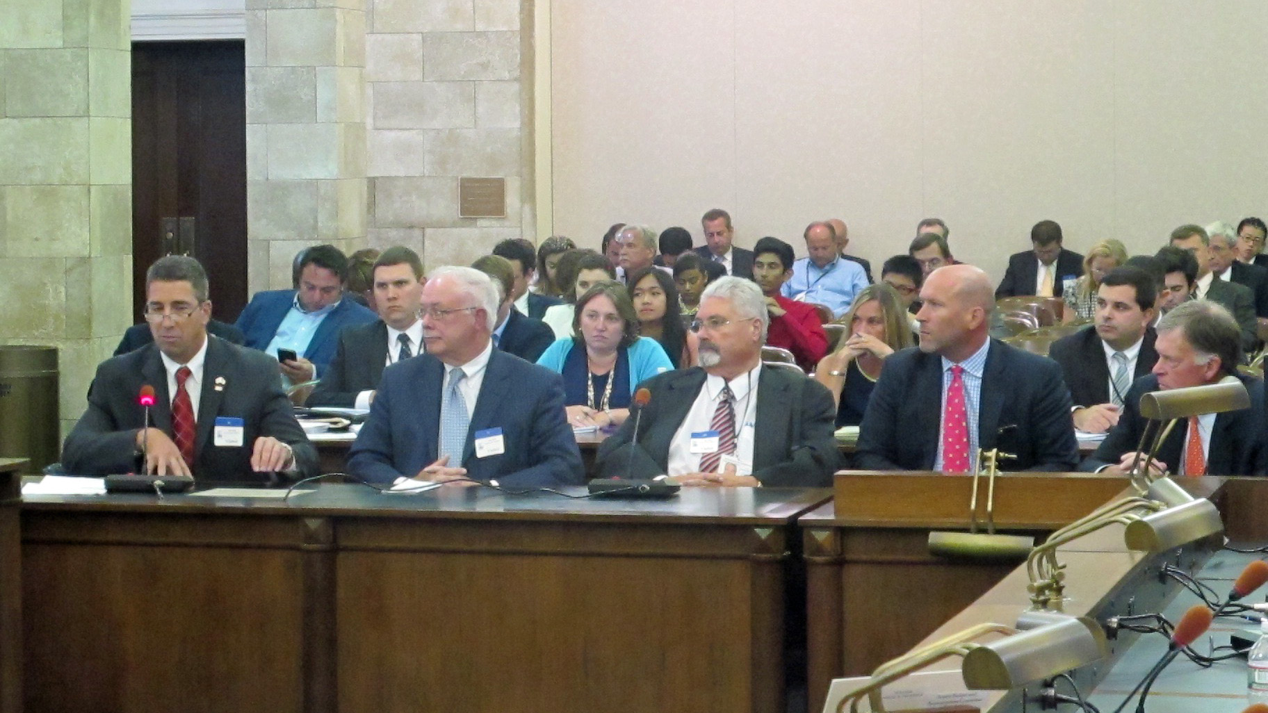Supporters and opponents of the measure testify at Senate committee hearing. (Phil Gregory/WHYY)