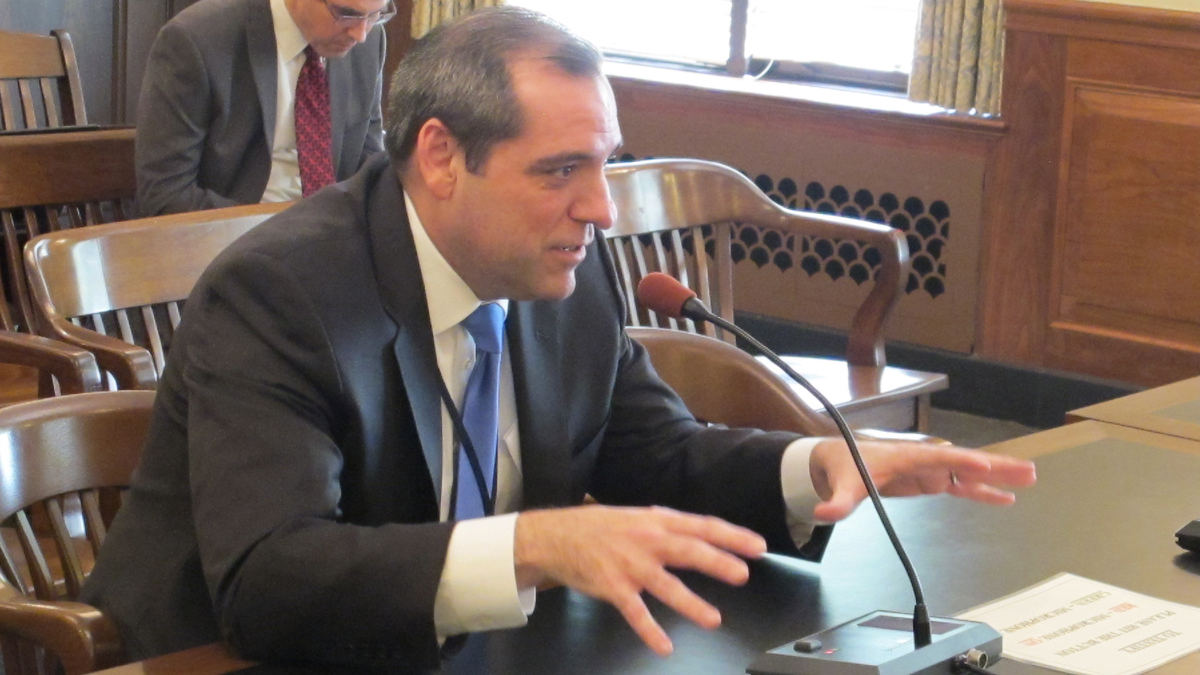  NJ Retail Merchants Association President John Holub opposes the bill at Assembly Consumer Affairs Committee hearing (Phil Gregory/WHYY) 
