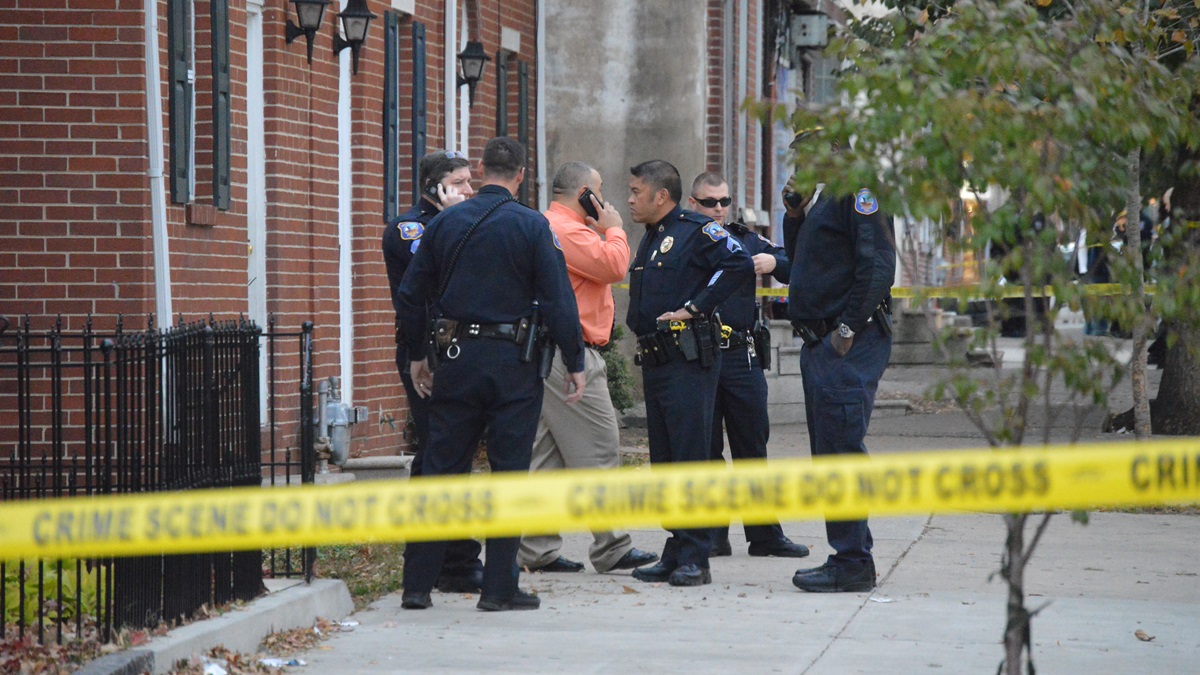 Officers gather in the 600 block of N. Jefferson St. in Wilmington after a Wilmington Police officer was injured in a pursuit. (John Jankowski/for NewsWorks) 