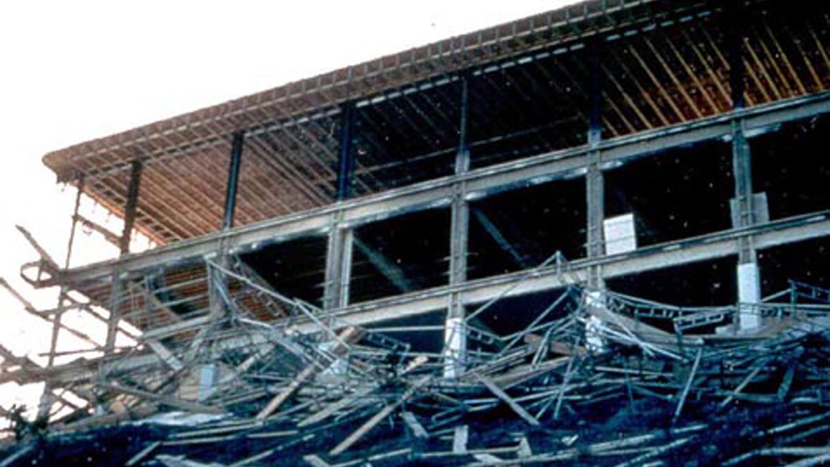  When scaffold frames are interconnected, failure of one frame can cause the whole system to collapse. (Image courtesy of OSHA) 