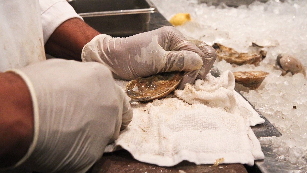 Ameen Lawrence says 'I shuck oysters in my sleep.' (Kimberly Paynter/WHYY)