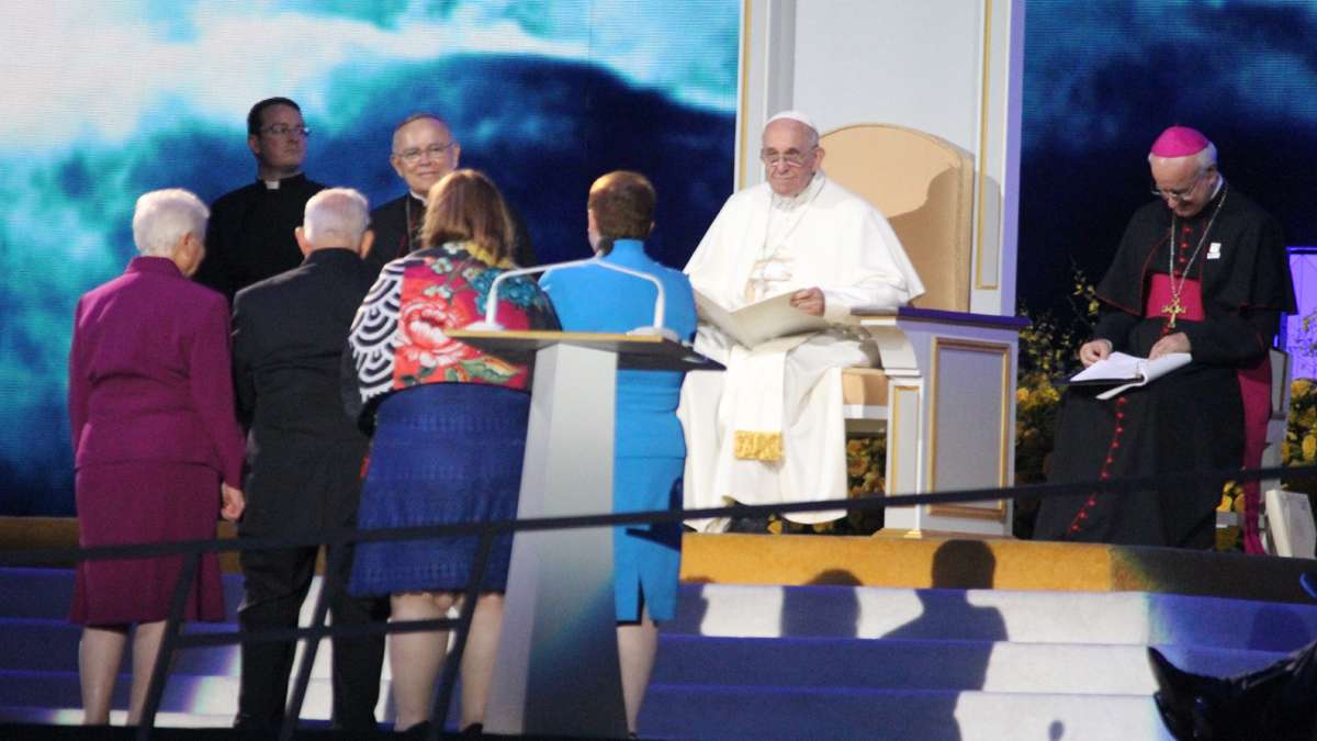 Festival of Families: Pope Francis meets with one of the families who gave testimony during the Festival of Families in Philadelphia (KImberly Paynter/WHYY)