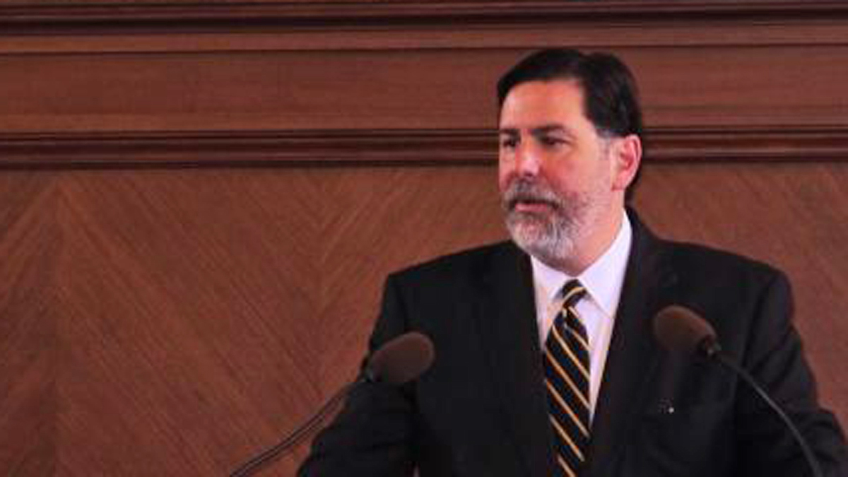  Pittsburgh Mayor Bill Peduto addressed City Council Tuesday morning while his policy manager Matt Barron looked on. (Liz Reid for 90.5 WESA) 