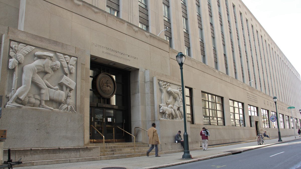 The William Penn Annex Post Office occupies the first floor of the federal courthouse at 9th and Market. (Emma Lee/WHYY)