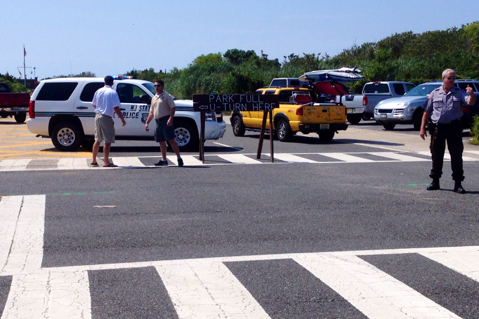  At the entrance to Island Beach State Park shortly before 11:30 a.m. today. (Photo: Justin Auciello/Jersey Shore Hurricane News) 