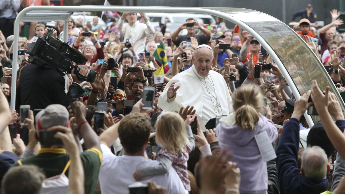  Pope Francis delivered Mass on the Parkway in Philadelphia Sunday, September 27, 2015. (Kevin Cook/for NewsWorks) 