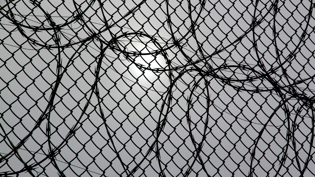  Fencing at a correctional facility in Philadelphia. (Emma Lee/WHYY, file) 