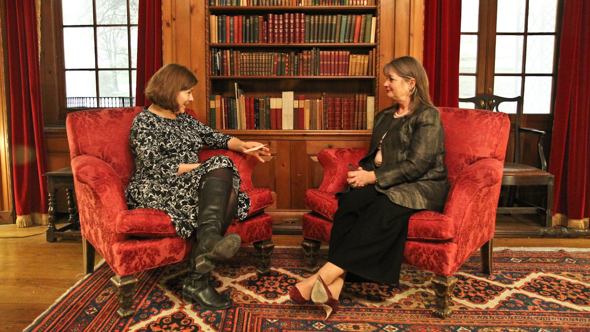 Maiken Scott interviews Siobhan Reardon at the Philadelphia Free Library. (Kimberly Paynter/WHYY)