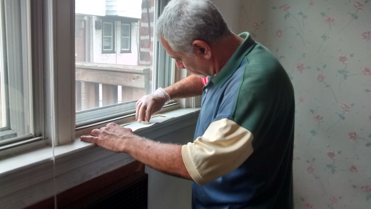 Aladin Rafi inspects a Philadelphia home for lead. (Audrey Quinn/for The Pulse)