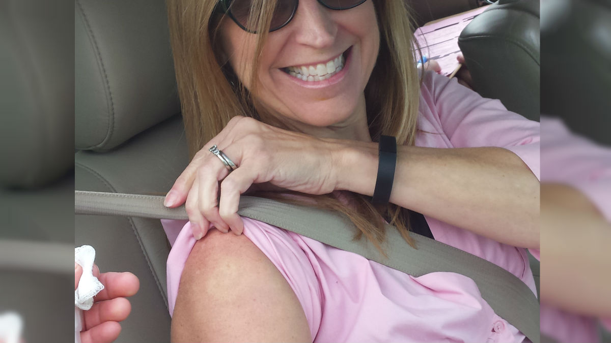 DPH Director Dr. Karyl Rattay rolls up her sleeve to get her flu shot in Dover Thursday afternoon. (Andrea Gibbs/WHYY)