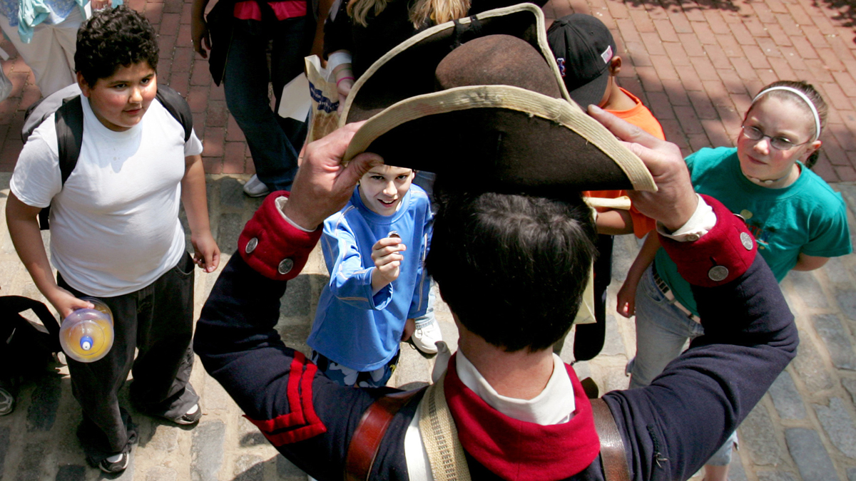  Actor Bill McIlhenny appears in 18th century wardrobe in Philadelphia. (AP Photo/Coke Whitworth, file) 