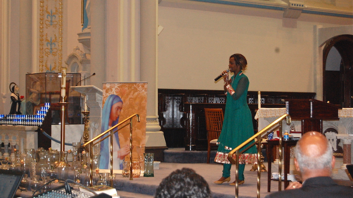  Immaculée Ilibagiza speaking to the crowd. (Emily Brooks/for NewsWorks) 