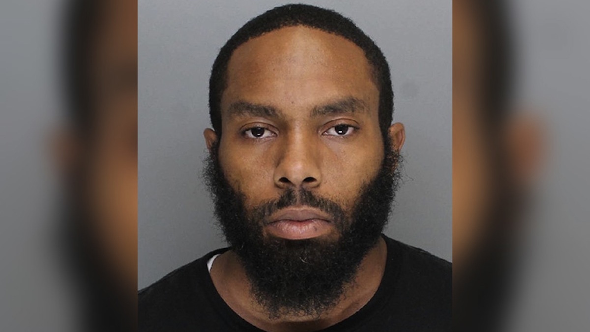  Suspect Richard Issac has been charged with robbery and related offenses. (Courtesy of the Philadelphia Police Dept.) 