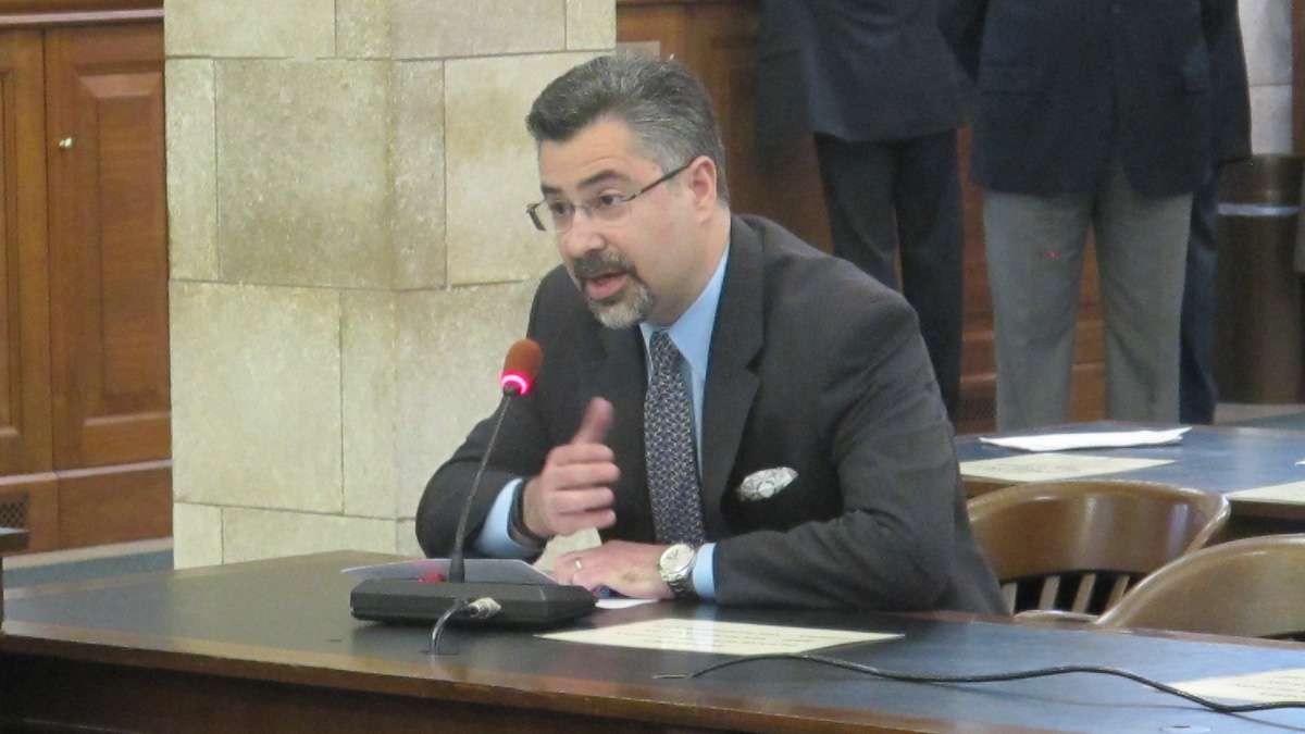 Fantasy sports companies lobbyist A.J. Sabbath details his opposition to  legislation that would regulate the industry.  (Phil Gregory/WHYY)