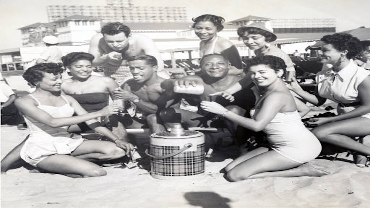  Sammy Davis, Jr. on Chicken Bone Beach in Atlantic City, New Jersey.  (John W. Mosely/Courtesy of Temple University Libraries, Charles W. Blockson Collection) 