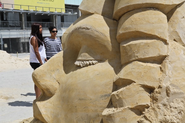  A sculpture by Damon Langlois of Victoria, British Columbia, Canada at last year's festival. (Kimberly Paynter/WHYY) 