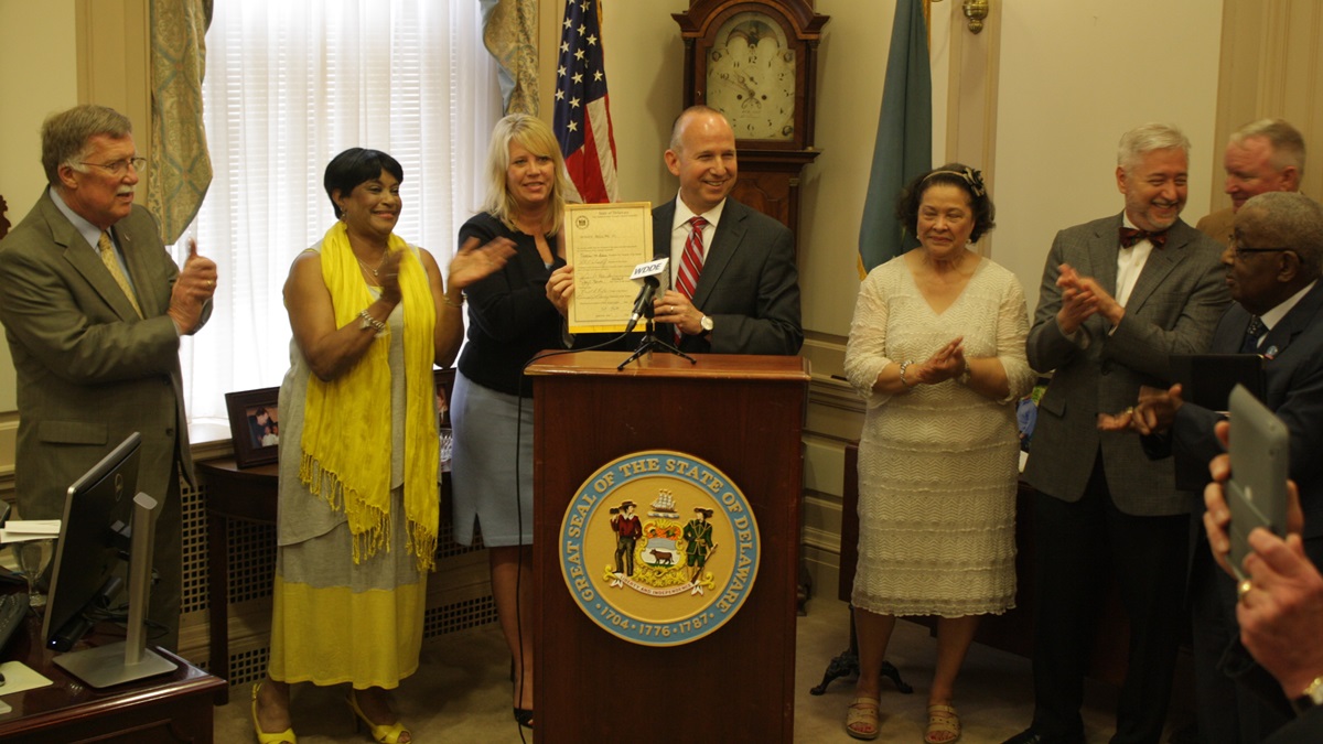  Gov. Jack Markell signs SB 191, authorizing the Downtown Development Districts proposal (photo courtesy of Gov. Markell's flickr account) 