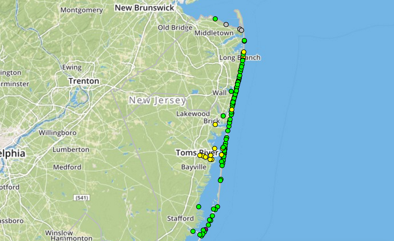 The yellow dots indicate swimming advisories for August 3