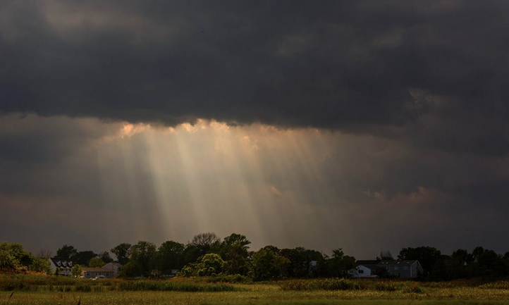  Storms approaching Union Beach in early June. (Photo: JSHN contributor Erin Burkhardt) 