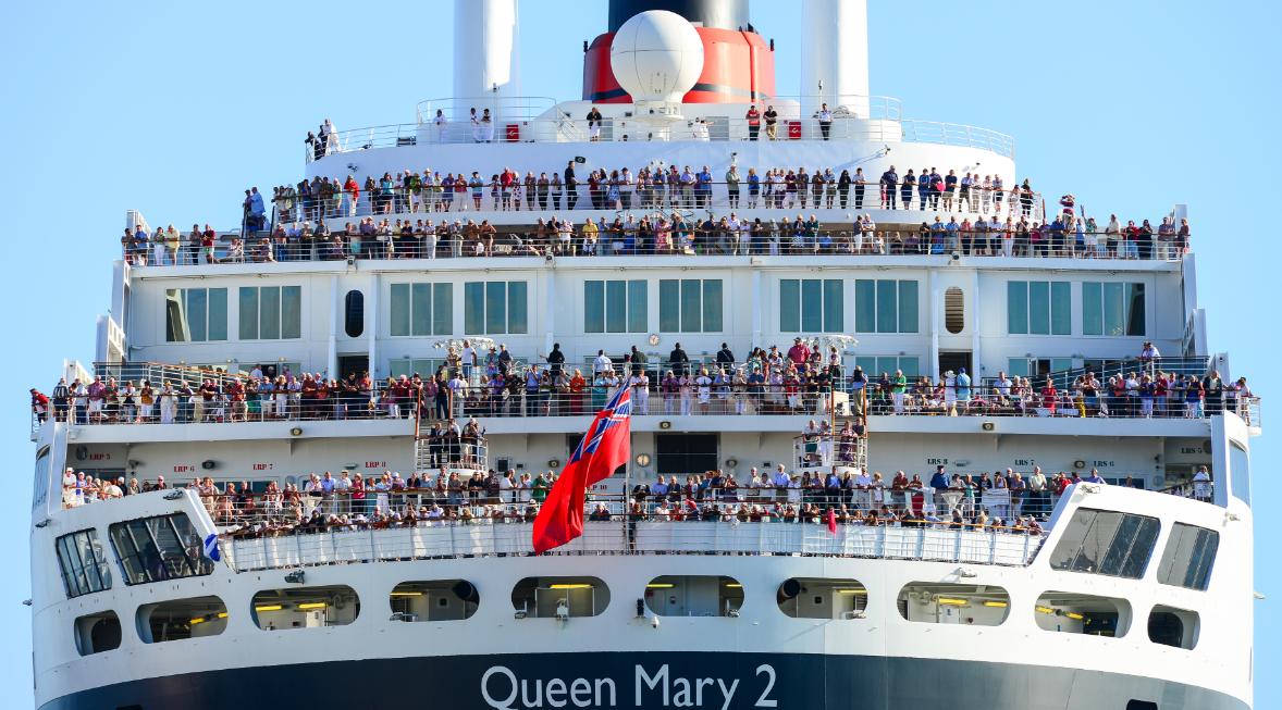 By Chris Phutully from Australia (Queen Mary 2 in Port Melbourne) [CC BY 2.0 (http://creativecommons.org/licenses/by/2.0)]