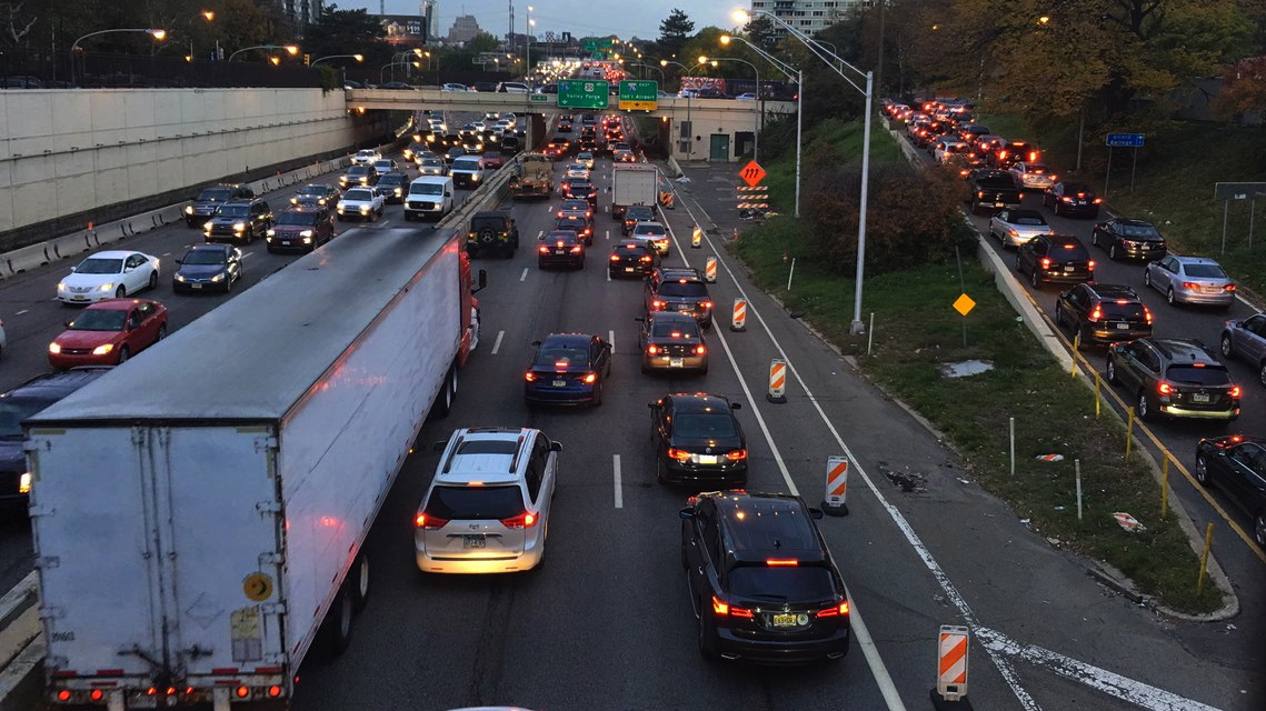 Traffic clogs I-676 in Philadelphia  during the SEPTA strike. (Katherine Blodgett via Twitter)