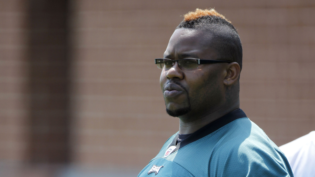  Retired Philadelphia Eagle right guard Shawn Andrews is shown at NFL football training camp in Philadelphia in 2009. He has accused former teammate Donovan McNabb of making his life on the team a 