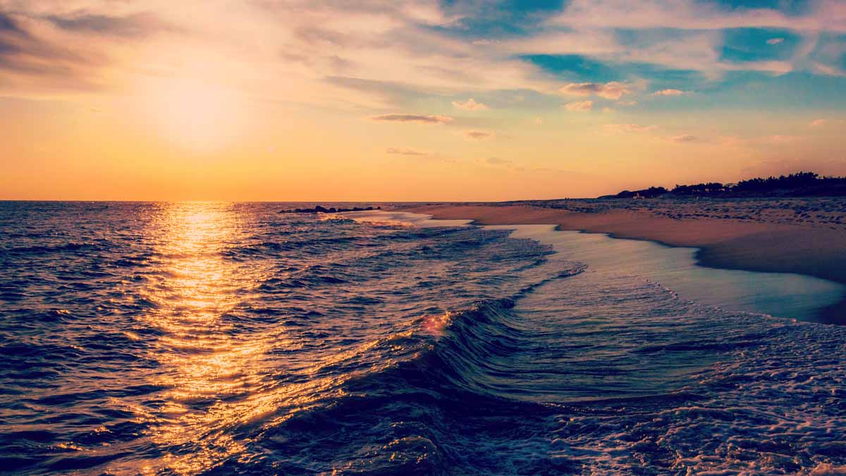  The sun sets over the ocean off Cape May. A New Jersey Senate measure would require the state to use solar, wind, and other sustainable sources for 80 percent of its energy by 2050. (<a href=