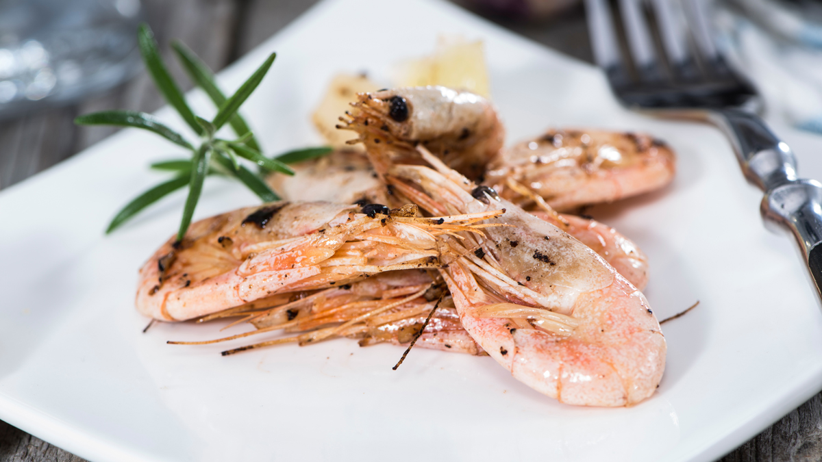 (<a href='http://www.shutterstock.com/pic-154176227/stock-photo-portion-of-shrimps-on-a-small-plate.html'>Small plate image</a> courtesy of Shutterstock.com) 