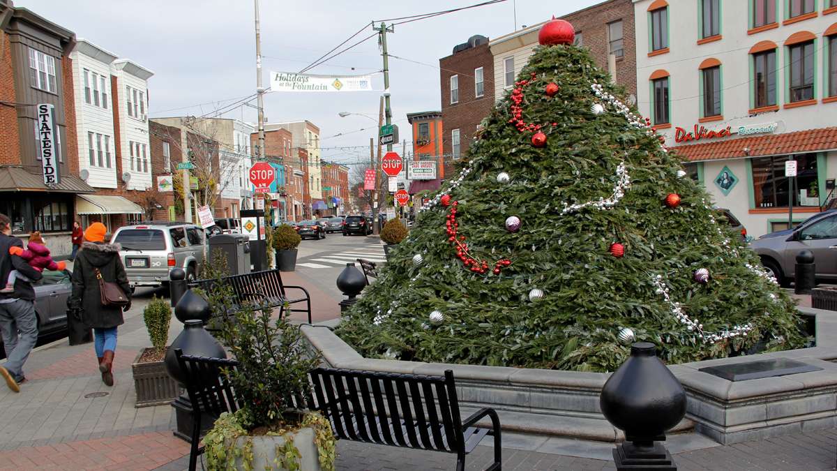  East Passyunk Avenue's 'Singing Fountain' is dressed up for Christmas — as a Christmas tree. (Emma Lee/for NewsWorks) 