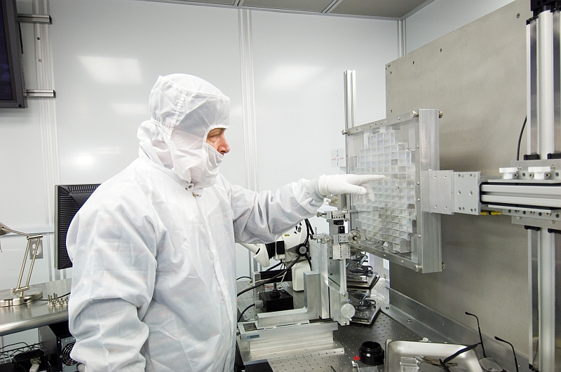 Andrew Westphal analyzes a sample of dust particles brought back from a mission on the Stardust spacecraft. (Photo courtesy of Andrew Westphal/NASA)