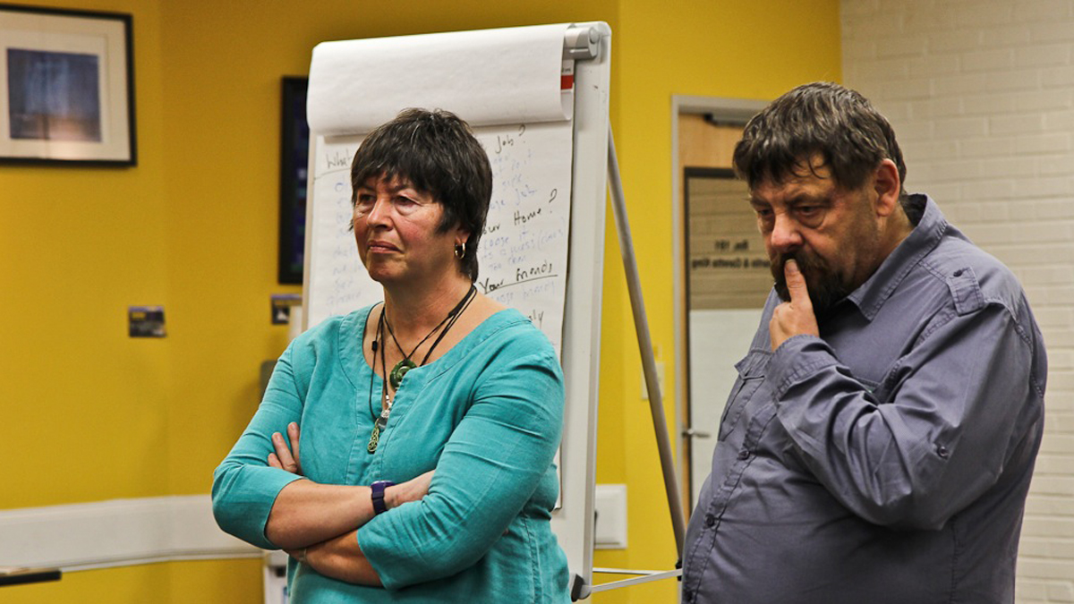 Karen Taylor and Ron Coleman present their self- and peer-led recovery program for mental illness at RHD in Philadelphia. (Kimberly Paynter/WHYY) 