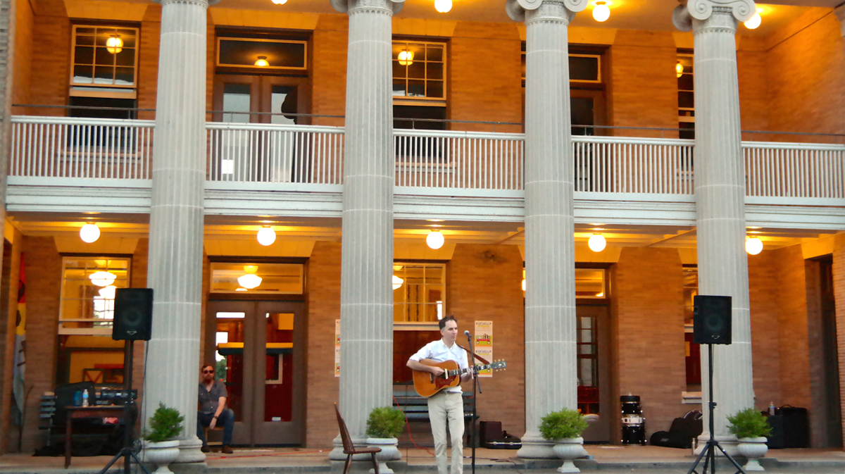  Walter Martin Performs at Smith Memorial KidChella Fest 2014. (Courtesy of Jeff Bogle) 