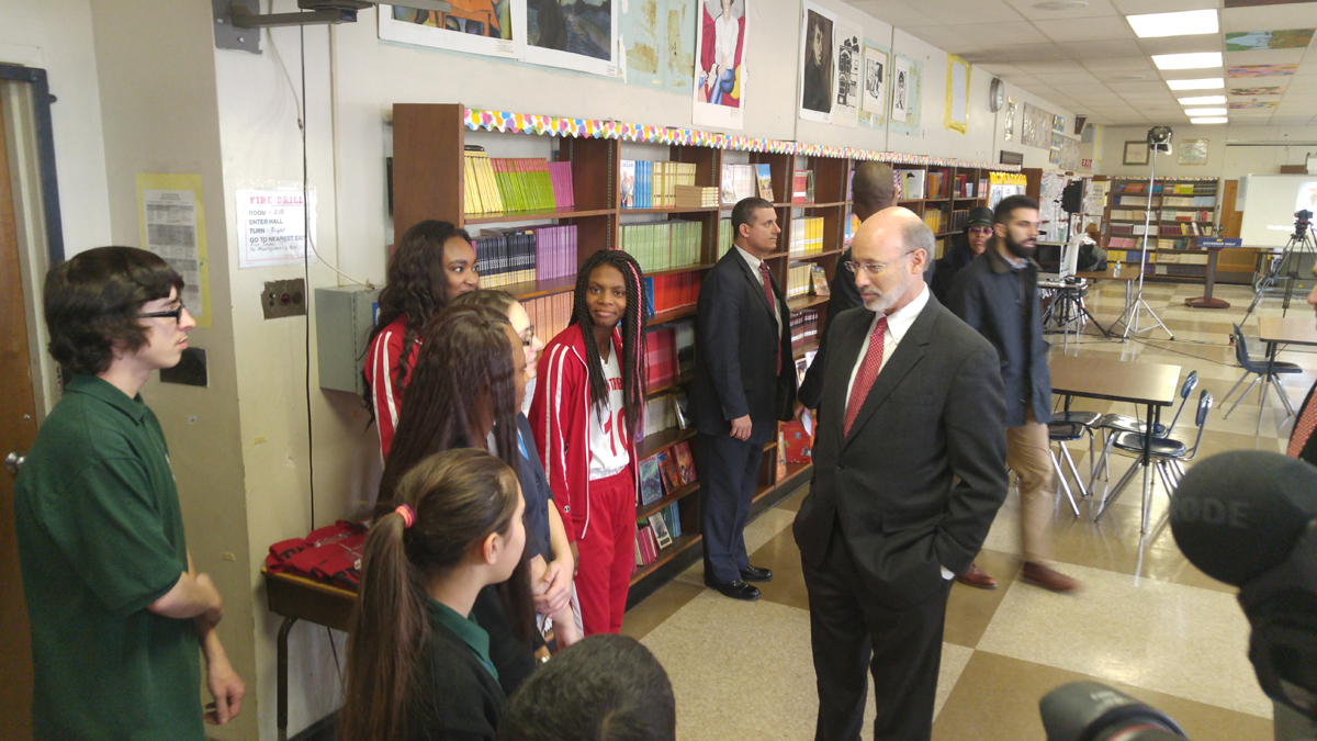  Pennsylvania Gov. Tom Wolf talks with students at Penn Treaty Middle School in Fishtown. (Tom MacDonald/WHYY) 