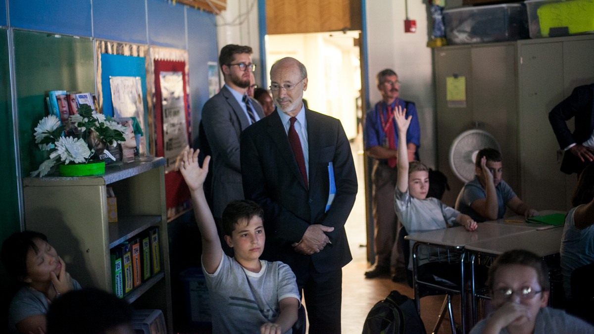 Governor Tom Wolf obvservs students during a visit to Baldi Middle School in Northeast Philadelphia Thursday. (Brad Larrison for NewsWorks)