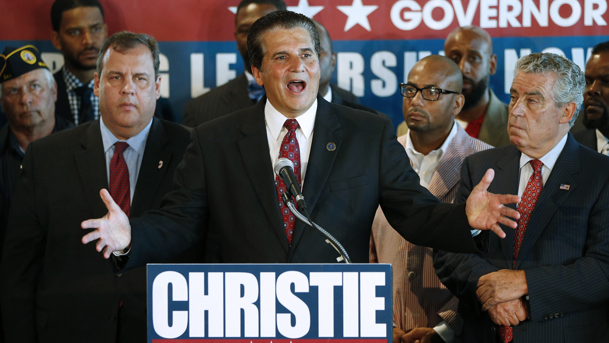  N.J. Gov. Chris Christie, left, gets the endorsement of Essex County Executive Democrat Joe DiVincenzo on June 11, 2013. (AP Photo/Rich Schultz) 