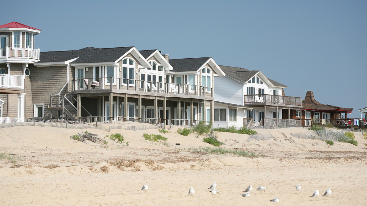  Living close to the ocean creates a financial risk to the homeowner and the community.  (Photo from Shutterstock) 