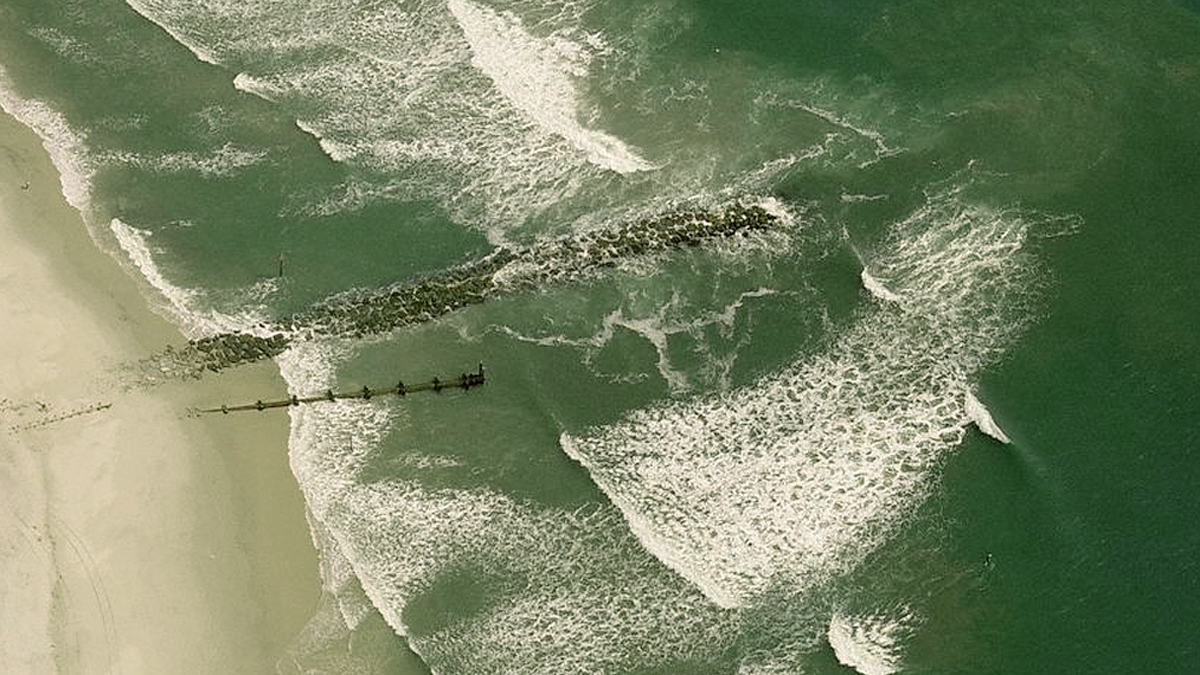  The beach near Martin Luther KIng Blvd, where two bodies were recovered. (Image from Bing Maps) 