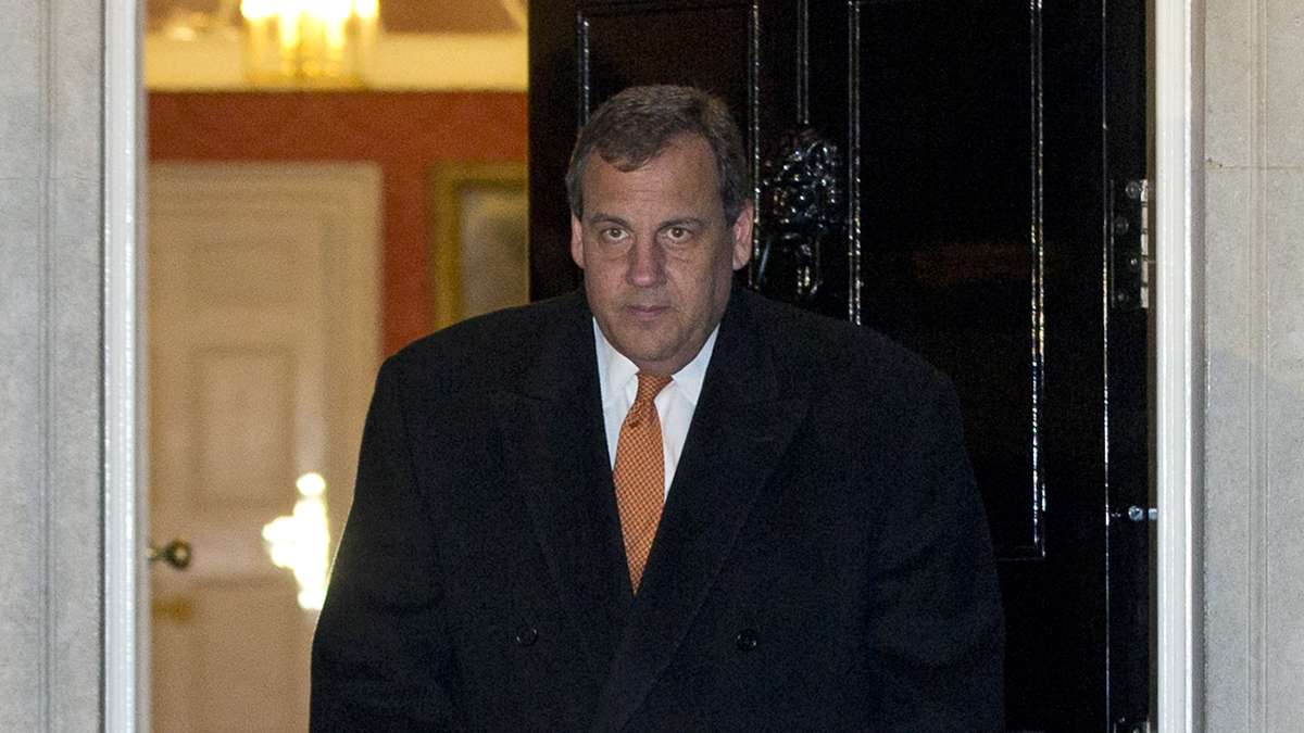  New Jersey Gov. Chris Christie looks towards the media leaves 10 Downing Street following a meeting with Britain's Prime Minister David Cameron, in London Monday, Feb. 2, 2015. (AP Photo/Alastair Grant) 