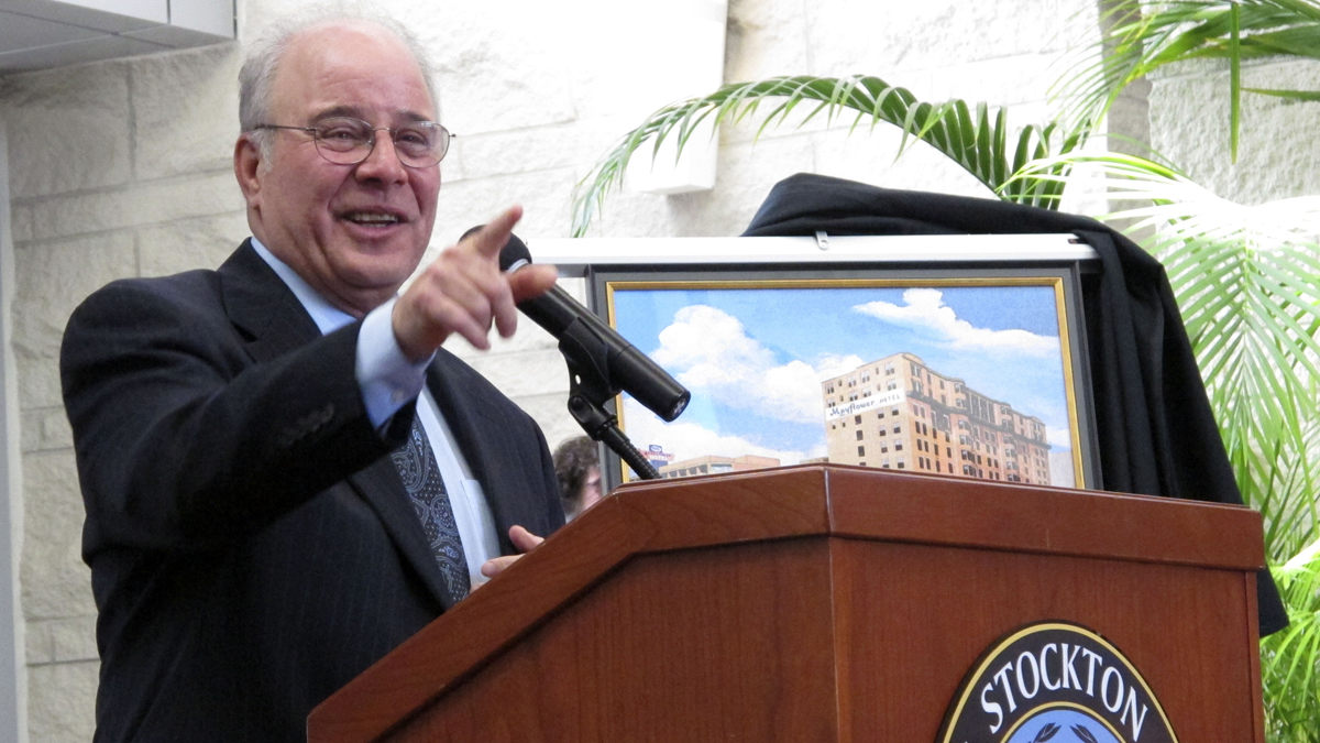  Harvey Kesselman, acting president of Stockton University in Galloway Township N.J. speaks at a reception in his honor at the university on Wednesday April 29, 2015. (AP Photo/Wayne Parry) 