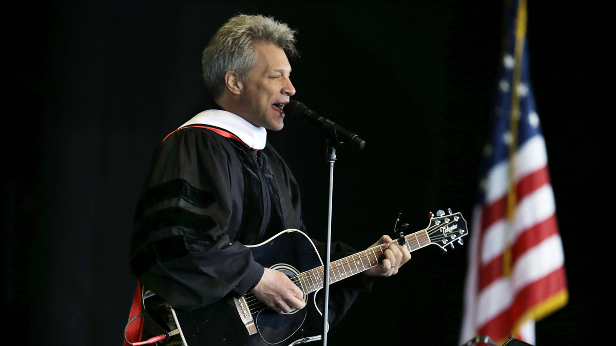  Jon Bon Jovi performs a new song during graduation ceremonies at Rutgers University-Camden Thursday, May 21, 2015, in Camden, N.J.  (AP Photo/Mel Evans) 