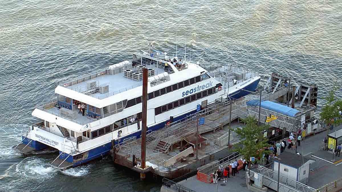  A FILE photo of one of the ferries run by Seastreak. (Transpoman/Creative Commons Wikipedia) 