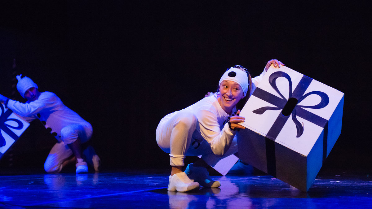  Julia Higdon and, in the background, Tommy Schimmel in 'The 1.1 Holiday Revue Special' from Brian Sanders' JUNK dance company. (Photo courtesy of Ted Lieverman) 