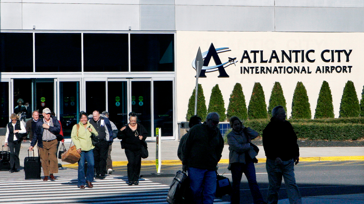  A group of people walk to a shuttle bus after arriving at Atlantic City International Airport. (AP Photo/Mel Evans) 