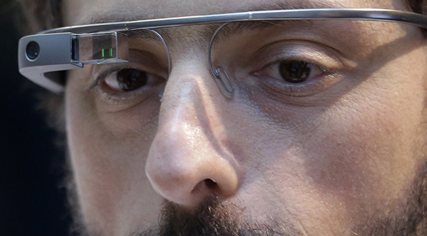  Casinos in several states are forbidding gamblers from wearing the tiny eyeglasses-mounted device capable of shooting photos, filming video and surfing the Internet. Regulators say the gadgets could be used to cheat at card games. (Jeff Chiu/AP Photo, file) 