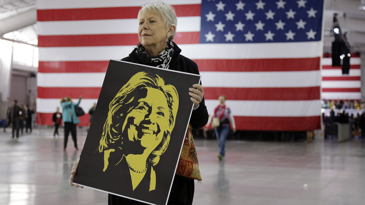 Political analysts are expecting Hillary Clinton to easily defeat Donald Trump in November in New Jersey. Showing her support