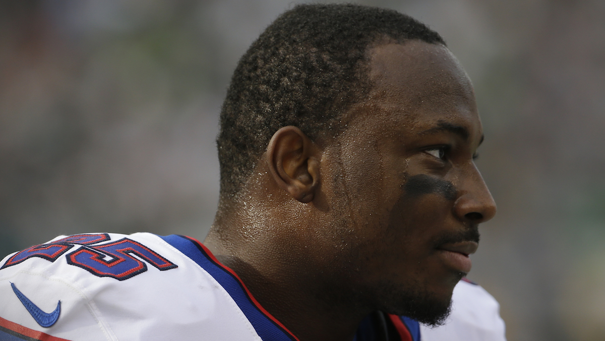  Buffalo Bills' LeSean McCoy looks on from the sidelines during the first half of an NFL football game against the Philadelphia Eagles, Sunday, Dec. 13, 2015, in Philadelphia. (AP Photo/Matt Rourke) 