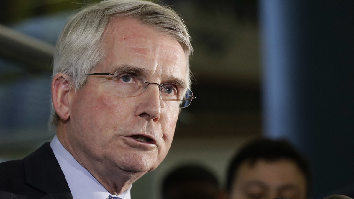  Amtrak CEO Wick Moorman holds a news conference, Thursday, April 6, 2017, in New York's Penn Station. Moorman says that a train derailment in New York that has caused major delays for commuters at the nation's busiest rail hub was caused when a track split after the train went over a weakened wooden railroad tie. (Mark Lennihan/AP Photo) 