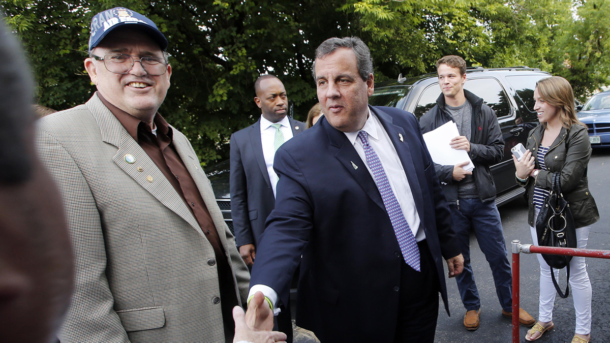  Republican presidential candidate New Jersey Gov. Chris Christie shakes hands as he arrives for a town hall style meeting in Ashland, N.H. (Jim Cole/AP Photo) 