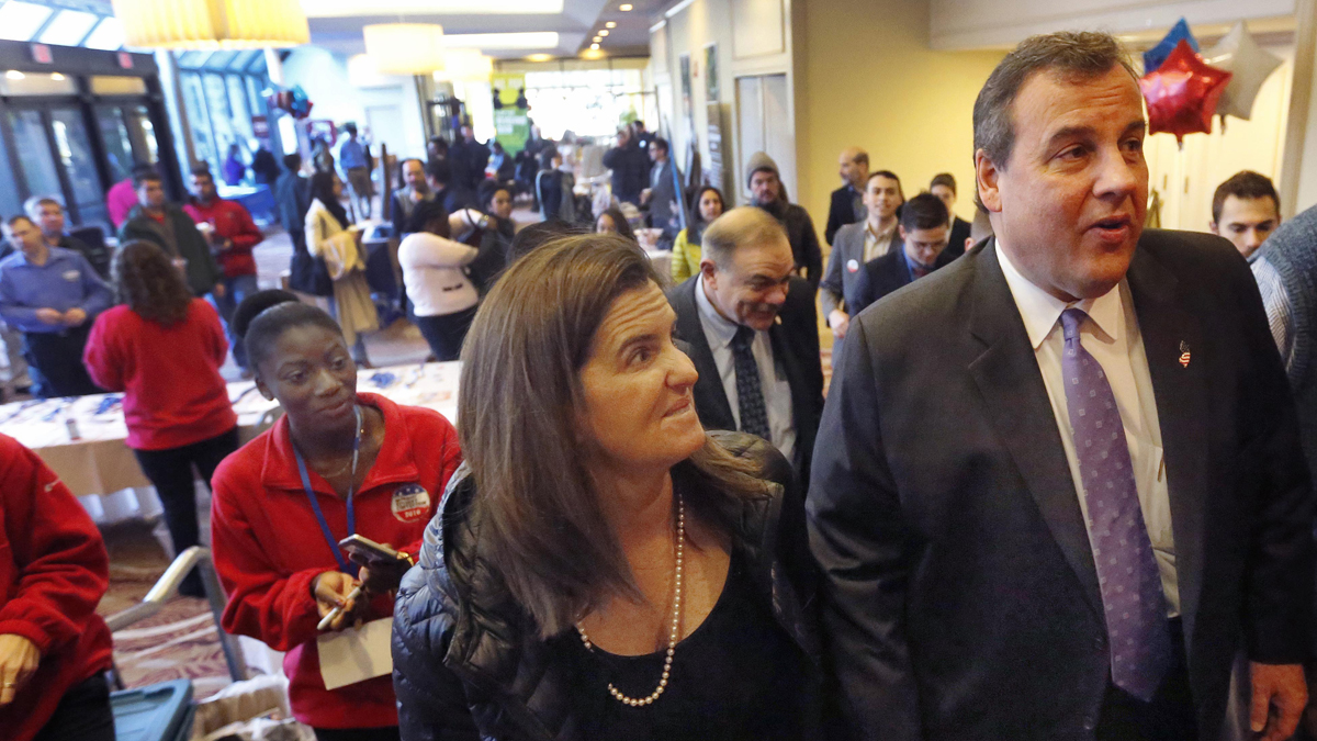  Republican presidential candidate, New Jersey Gov. Chris Christie and his wife Mary Pat arrive at a campaign stop at a college student convention, Tuesday, Jan. 5, 2016, in Manchester, N.H. (Jim Cole/AP Photo) 