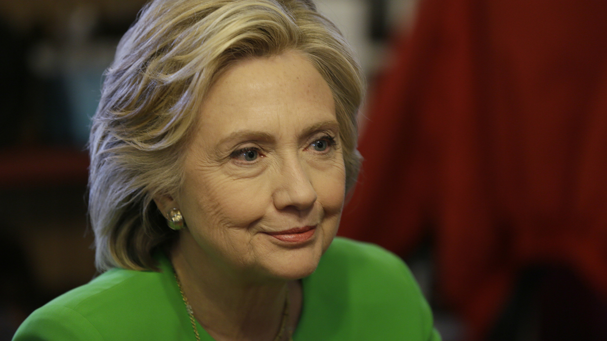  Democratic presidential candidate Hillary Rodham Clinton meets with local residents at the Jones St. Java House, Tuesday, April 14, 2015, in LeClaire, Iowa. (Charlie Neibergall/AP Photo) 